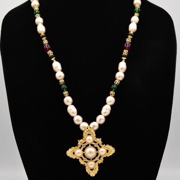 KJL Avon Necklace Maltese Cross Cabochon Pearl Beaded Gold Crystal Signed Bin3B - Picture 2 of 12